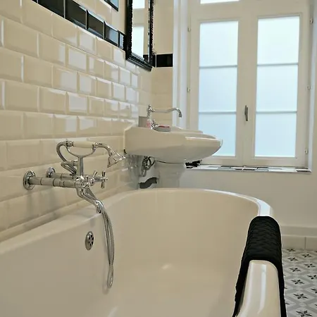 شقة Little - Oscar ليل